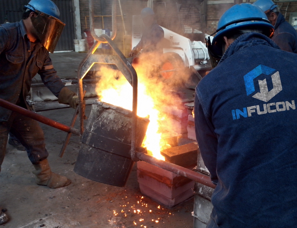 Vaciado de metal líquido en planta INFUCON